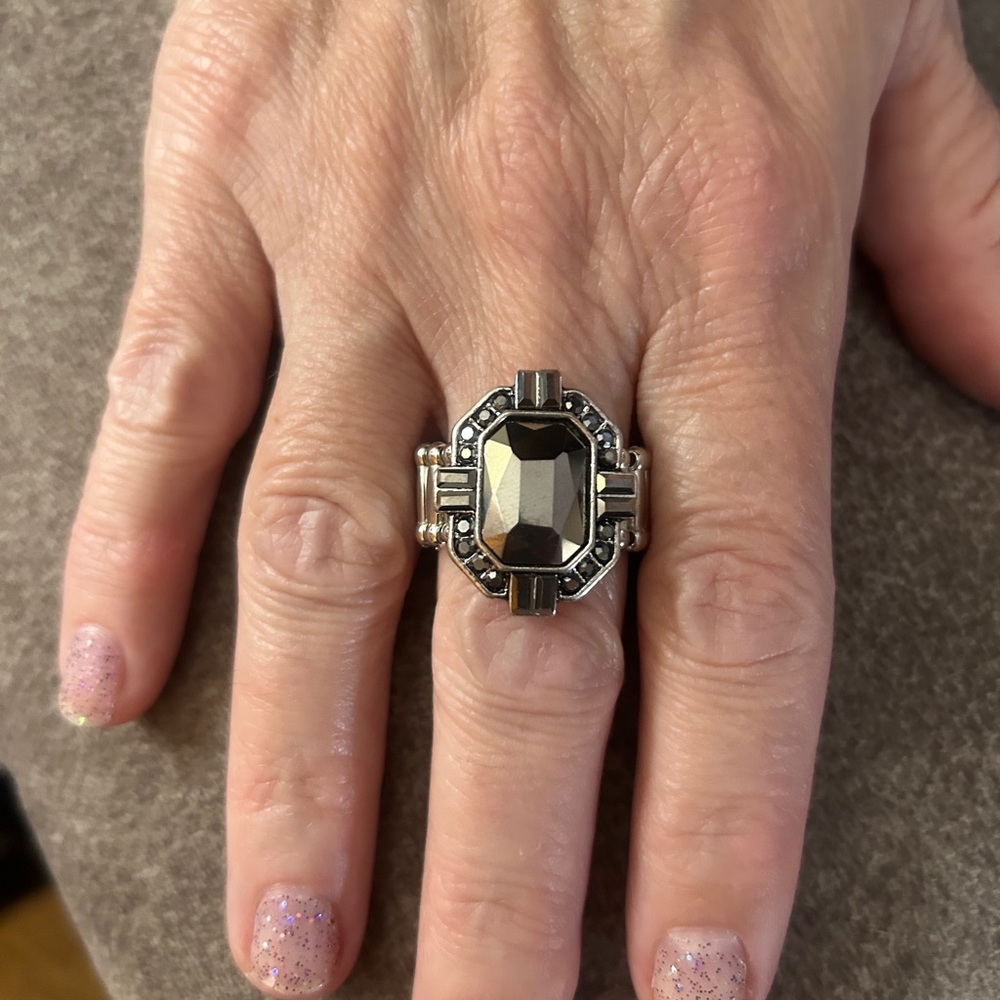 Elegant Black Stone Wearable Ring Stretch w/ GIFT BOX